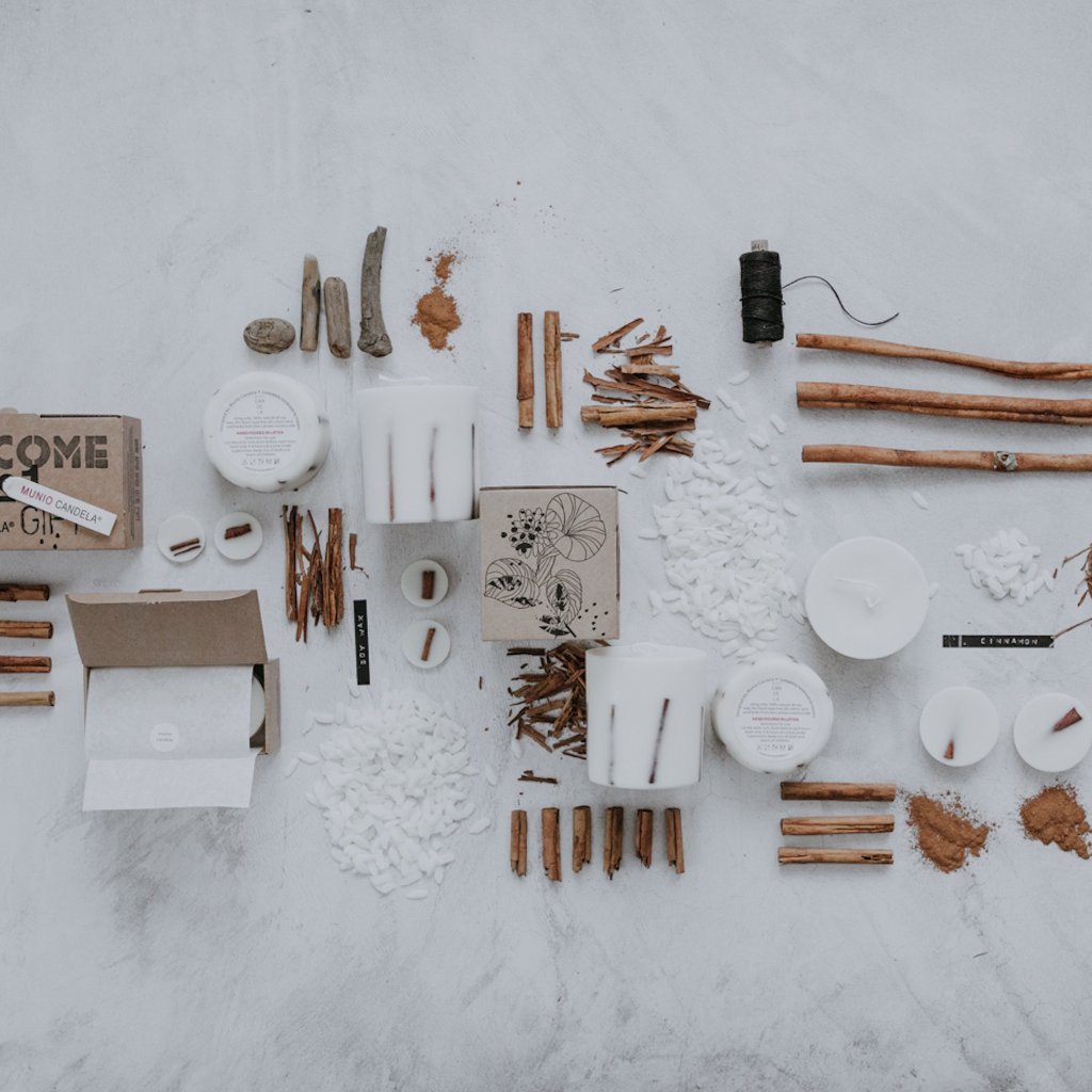 Munio Geschenkbox - Kerzen und Duftblättchen, Zimt (Cinnamon), vegan, Bio