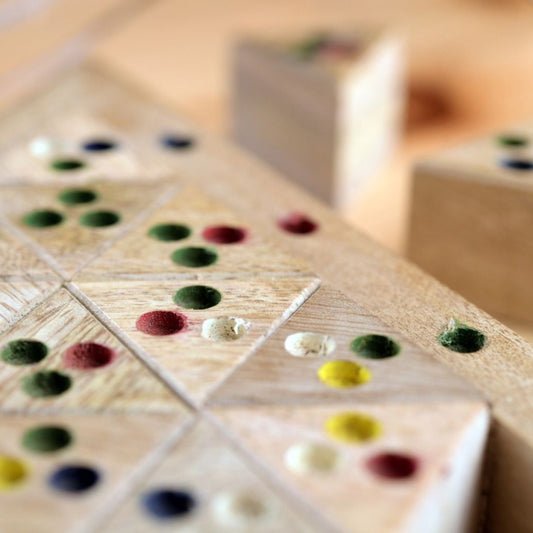 Geduldsspiel "Farbdreieck" aus Mango-Holz