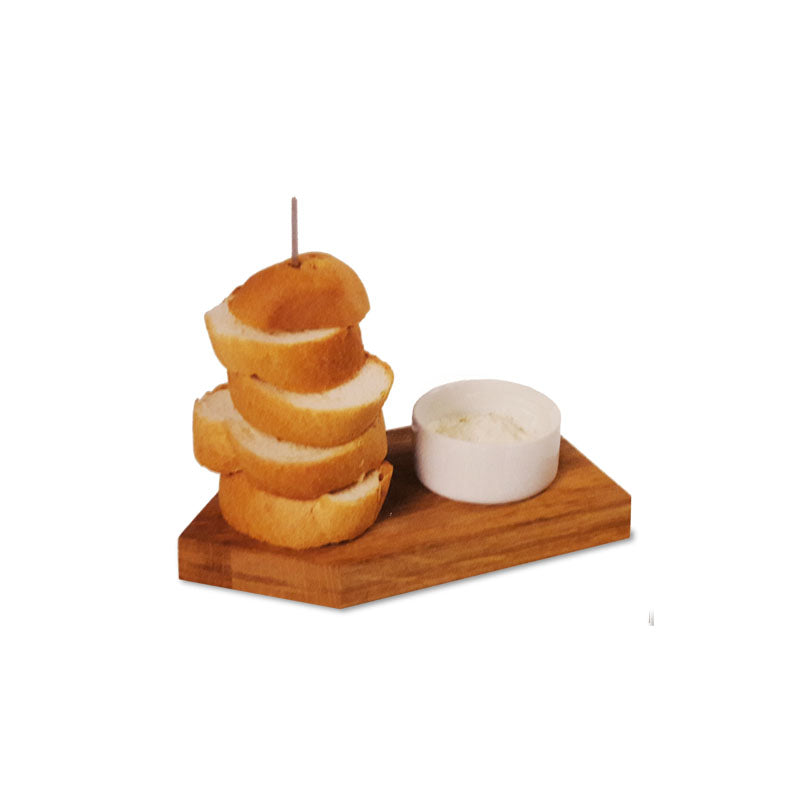 Brot Ahoi – Vorspeisenbrettchen mit Spieß und Schälchen