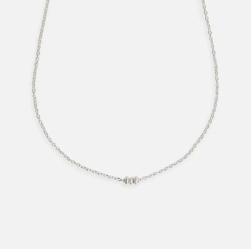 Faire Halskette mit kleinen Kugeln aus 925er Silber