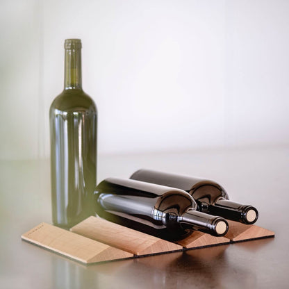 Weinregal "Weinberg" aus Vollholz, Eiche mit Filzunterlage